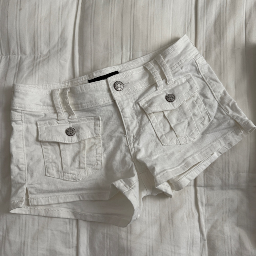 Aeropostale White Low Rise Midi Shorts